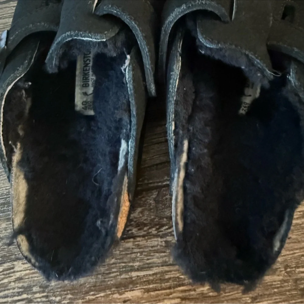 Black suede Shearling-Lined Clogs - Picture 4 of 8